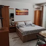 Apartment Mali Raj *