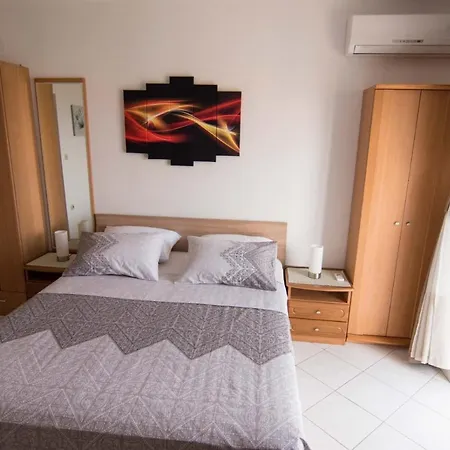 Mali Raj Apartman