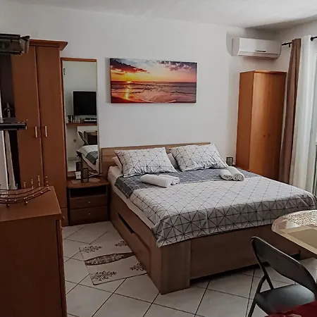Apartment Mali Raj *
